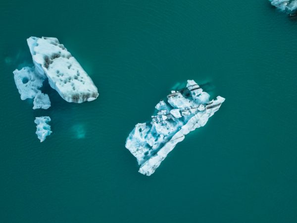 Making a diamond: Icebergs in water