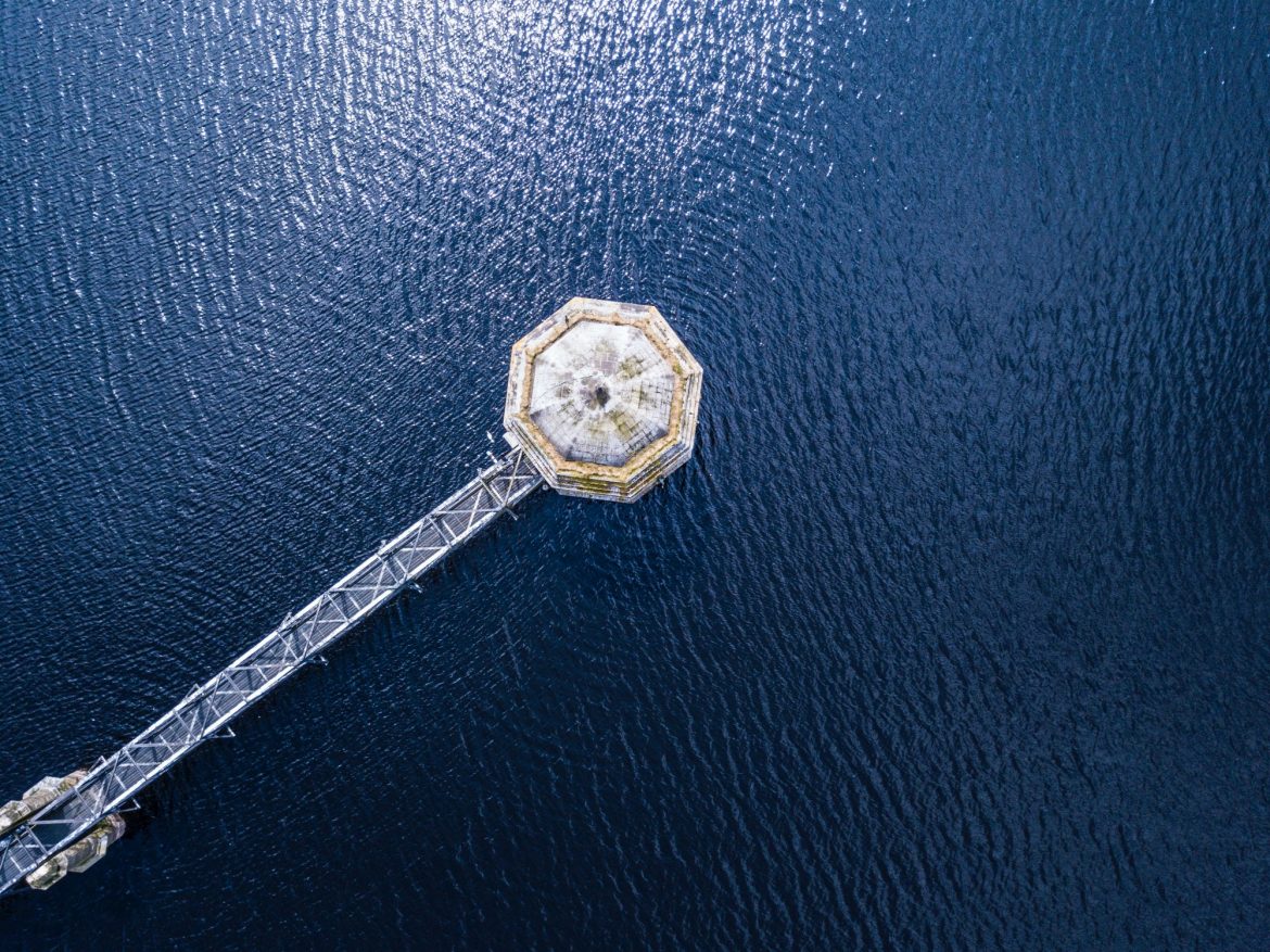 Diamond industry: Bridge out to sea with a diamond shaped viewing area